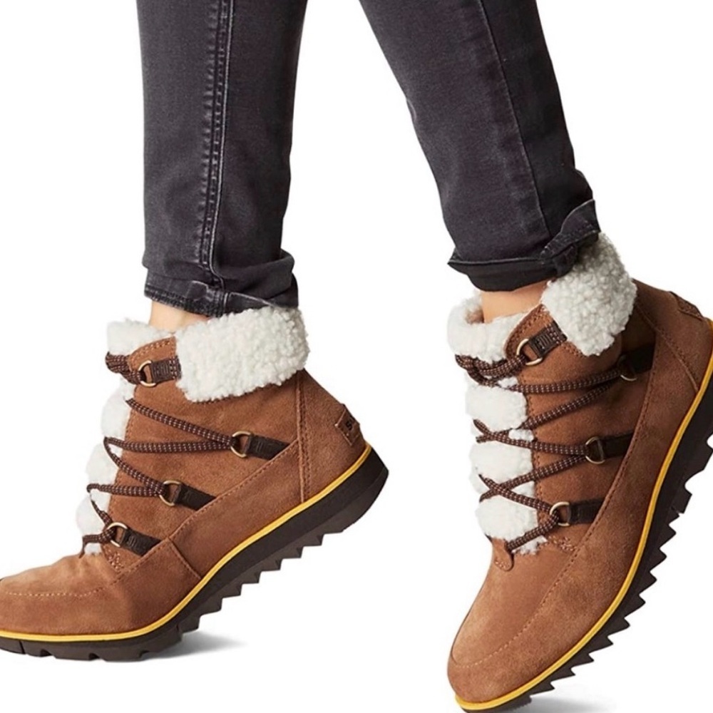 Sorel Brown Suede Faux-Shearling 
Women's Harlow™ Lace Cozy Bootie
